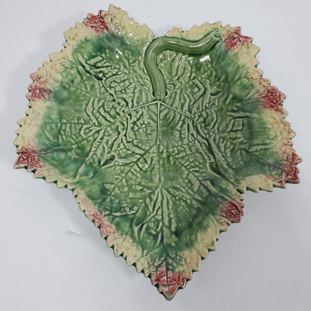 Bordallo Pinheiro Majolica Grape Leaf Plate Portugal Green‎ 10" Vintage